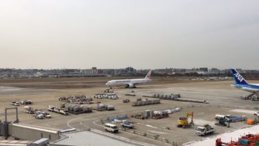 JAL airplane